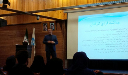 برگزاری کارگاه ایمنی و بهداشت ویژه پرسنل اماکن تهیه و توزیع مواد غذایی